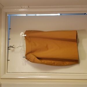 Skirt. Pencil. Zipper in back lined. Back center skit.